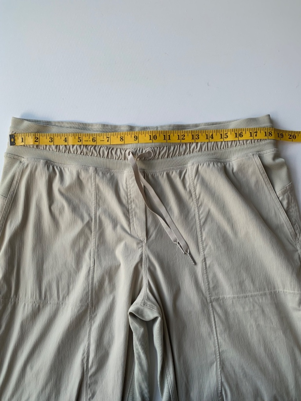 Lululemon mid-Rise Cropped PantDance Studio  in Light tan Women's size 14 - Picture 6 of 12